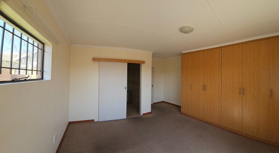 2 Bedroom Property for Sale in Langenhovenpark Free State